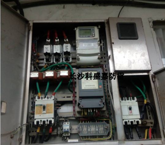 令人心痛，又一個(gè)大酒店因?yàn)槭″X遭遇雷擊，損失慘重